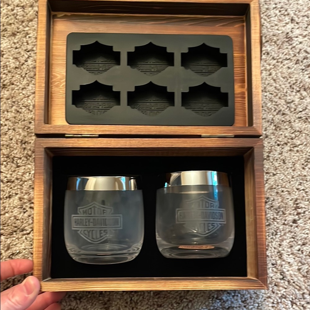 Harley-Davidson Silver and Black Decor Accents